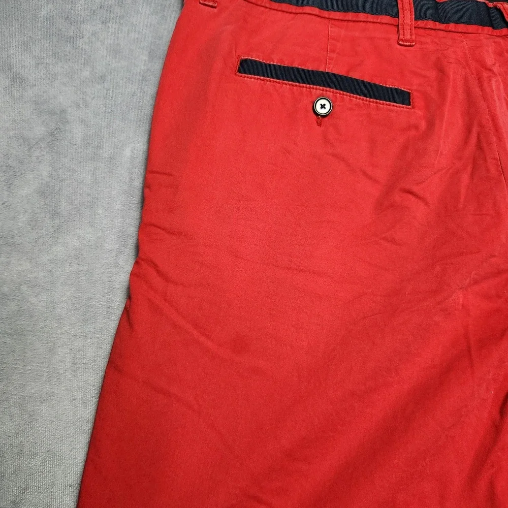 Tommy Hilfiger Mens Red Chino Shorts Navy Ribbon Trim Size 36 Flat Front Cotton
